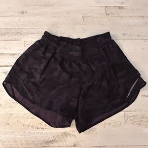 Lululemon Hotty Hot high rise lined short